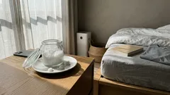 枕元に粗塩の瓶を置いてみる：風水の考え方と、寝室をスッキリ整える小さなコツ